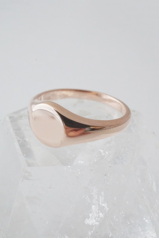 Chic miniature, sweet signetTaylor Signet Ring