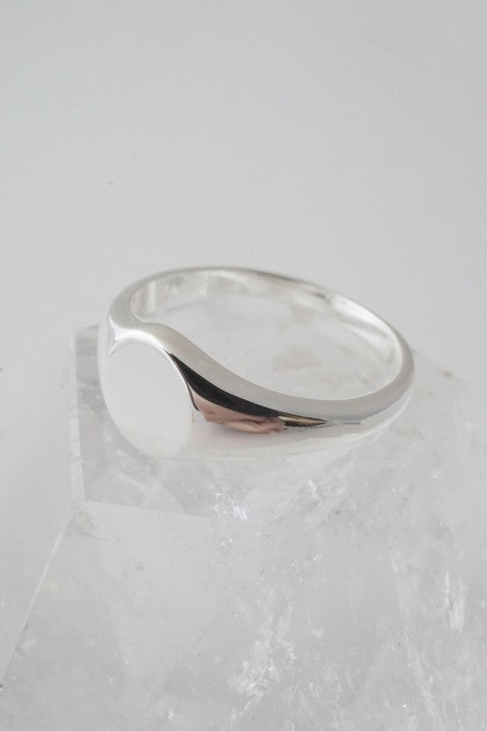 Chic miniature, sweet signetTaylor Signet Ring